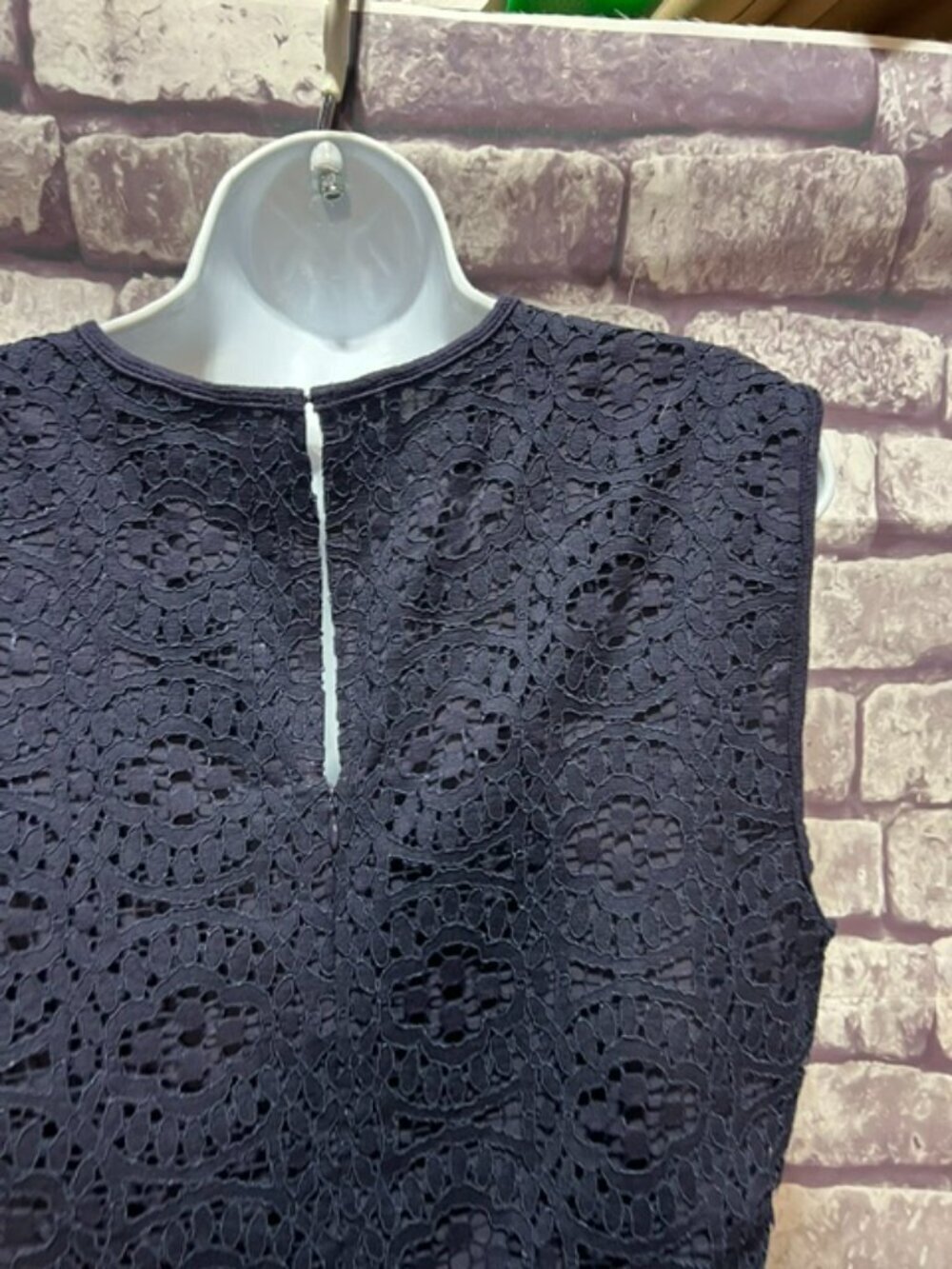 Ann Taylor Navy Sleeveless Lace Blouse Size M - Picture 5 of 6